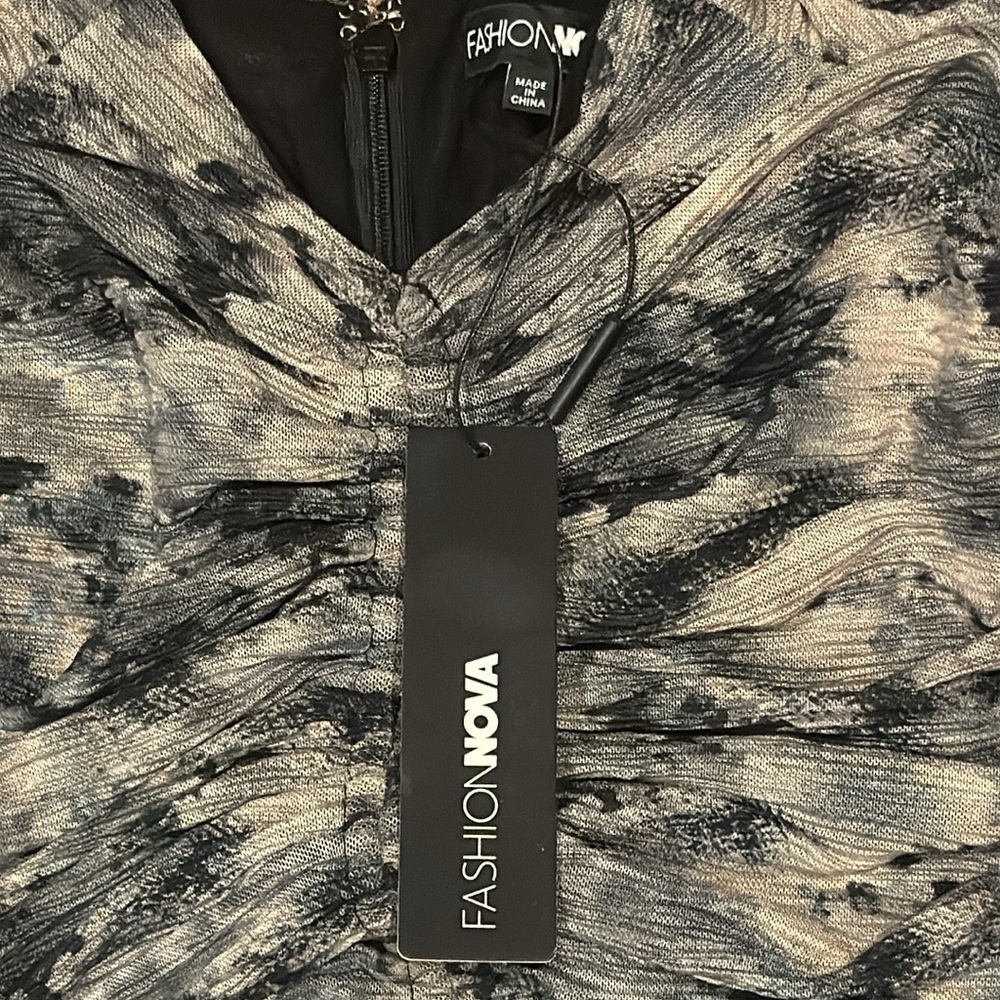 NWT! 3X Fashion Nova Gray and Black Ruched Asymmetrical - Picture 3 of 10